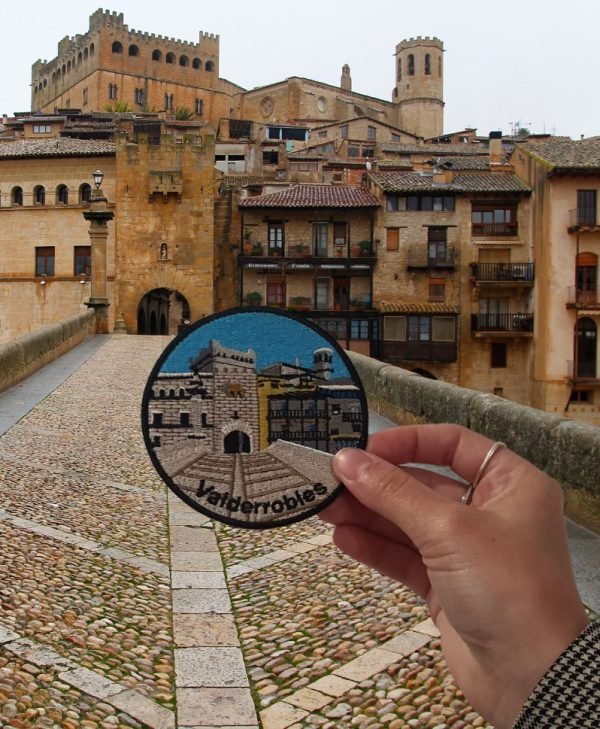 Parche bordado turístico Valderrobres  8,2 x 8,2 cm. [TU-023] - Imagen 2